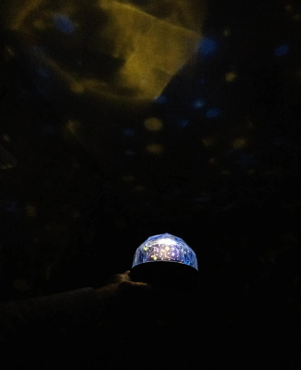 2in1 LED Sternenhimmel Projektor / Nachtlicht mit 360° Drehung, 6 verschiedene Wechselmotive