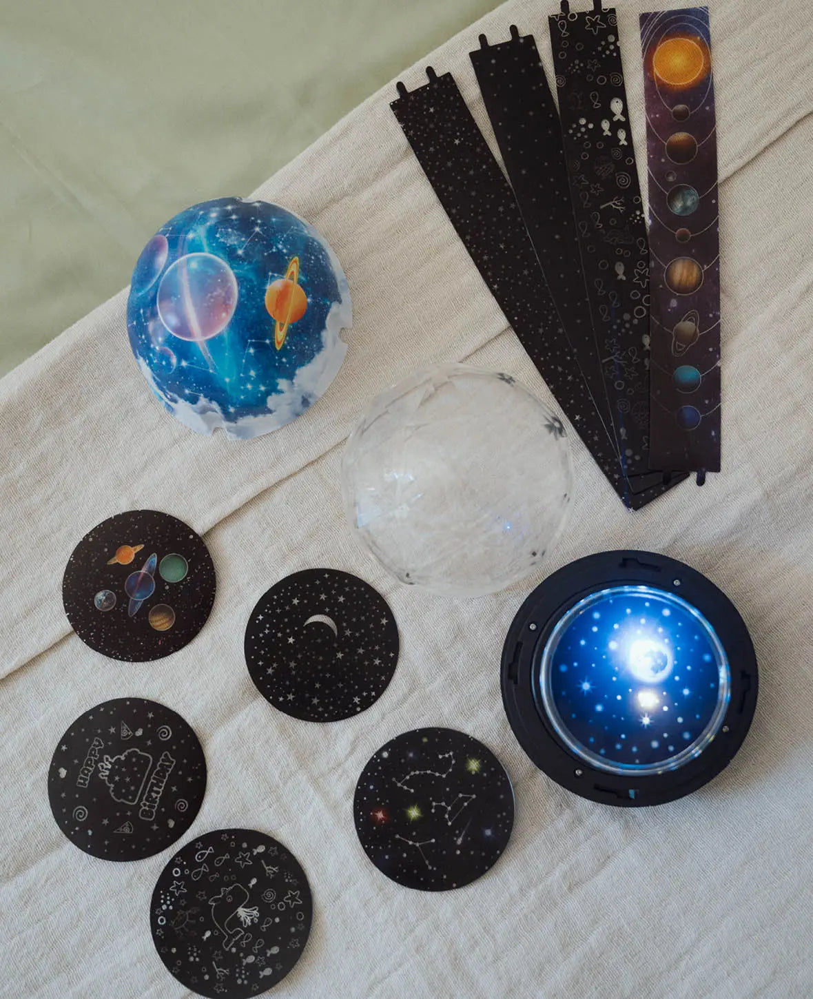 2in1 LED Sternenhimmel Projektor / Nachtlicht mit 360° Drehung, 6 verschiedene Wechselmotive