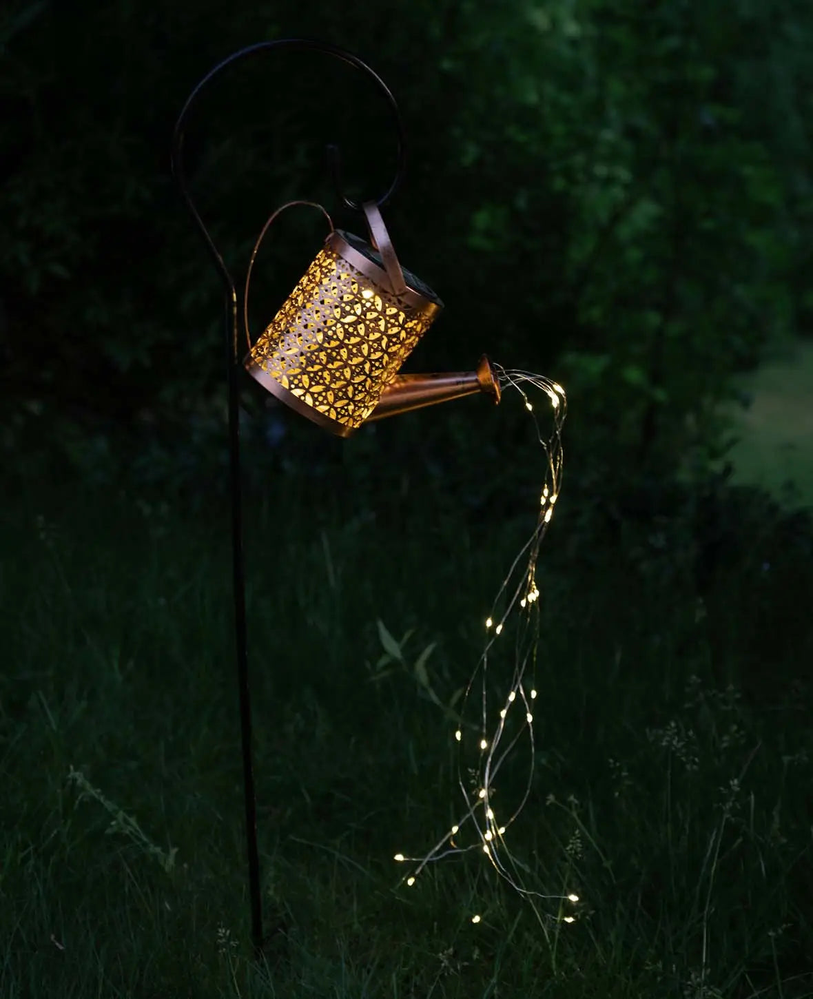 Solar Giesskanne mit Haken & Lichterkette, ideal als Garten Deko