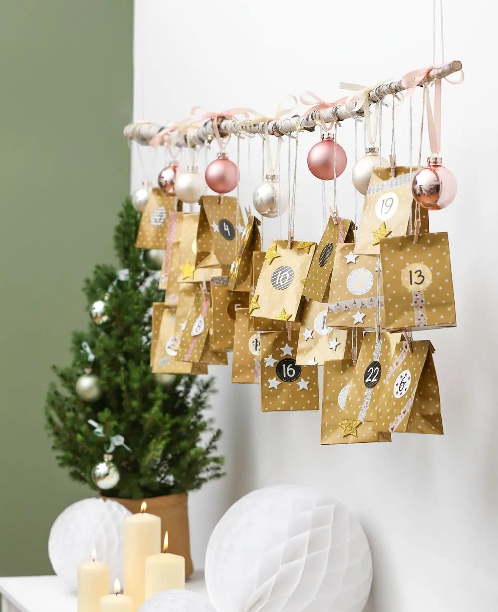 Adventkalenderset mit Sticker, Kordel und Tüten in Gold mit Sternen
