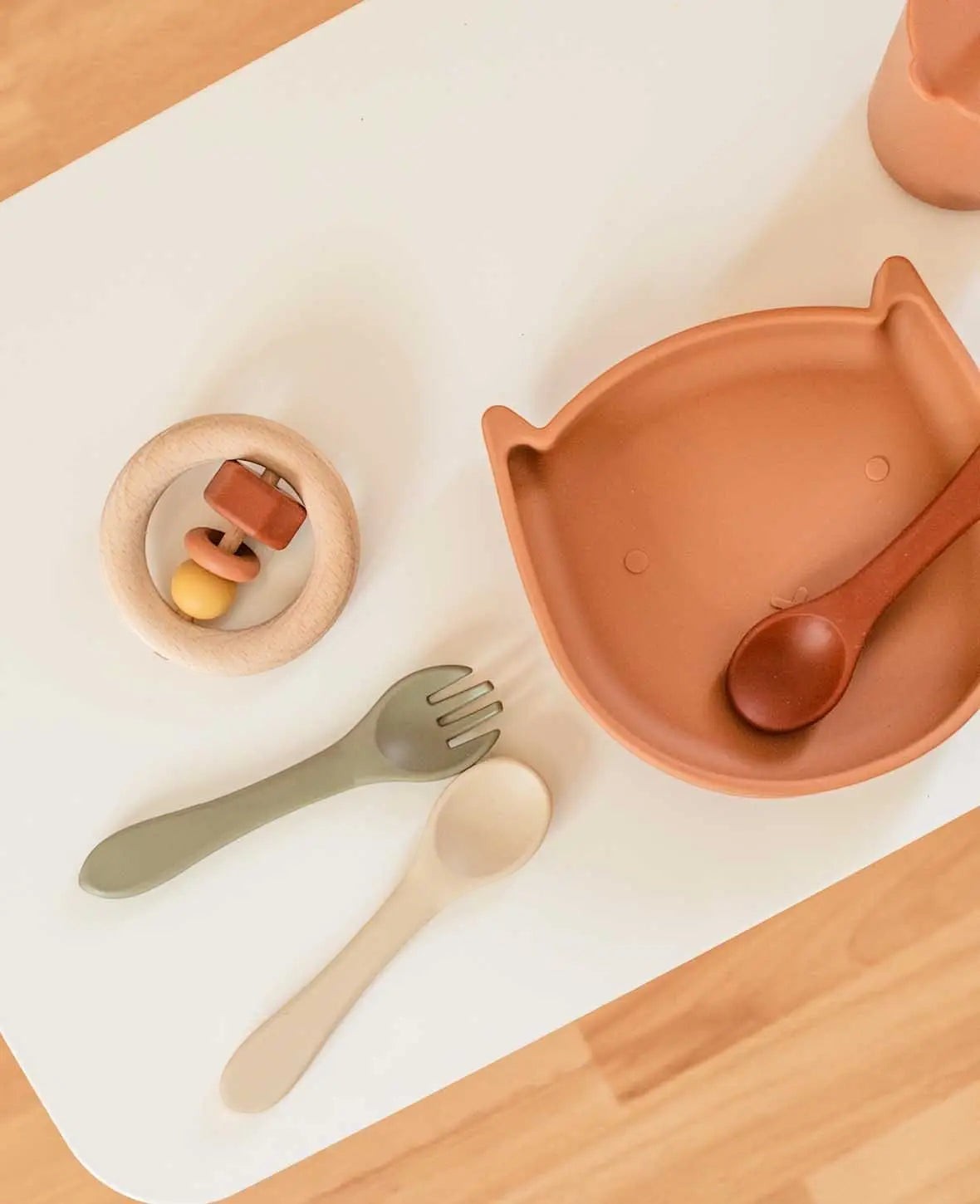 Vierteiliges Löffelset für Kinder aus Silikon, verschiedenfarbig, 14 cm x 1 cm