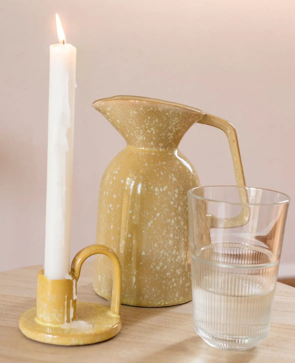 Gelber Keramik Krug / Kanne mit Griff und weissen Glasurmuster, Ø 10.5 cm x H 19 cm, 1 L