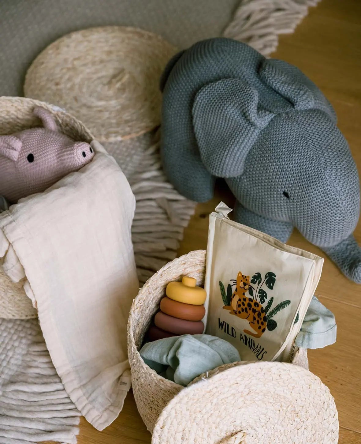 Gestrickter Elefant / Stofftier aus Baumwolle, L 40 cm x B 15 cm x H 25 cm