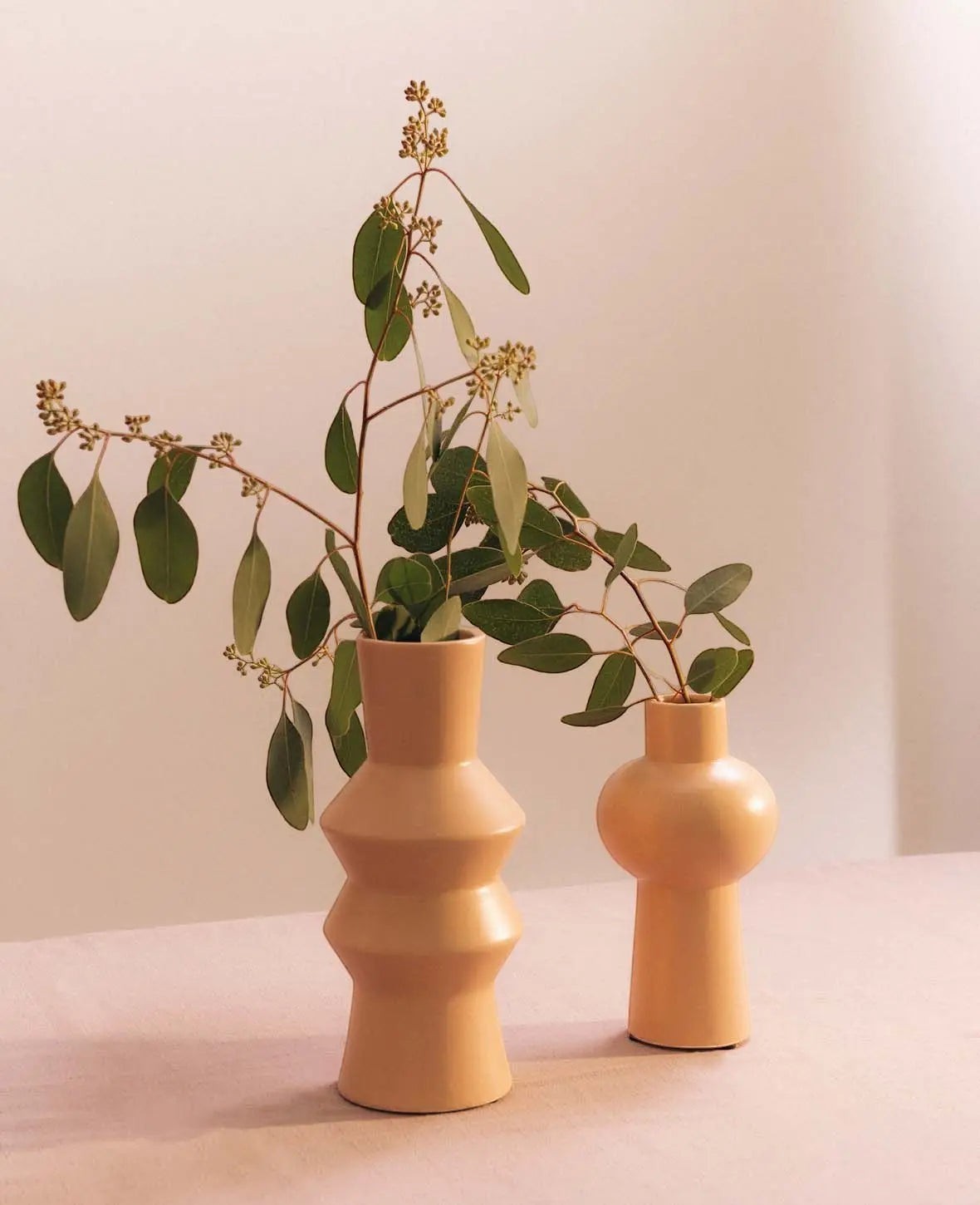 Vase aus Keramik in Altrosa, Ø 12 x H 26 cm