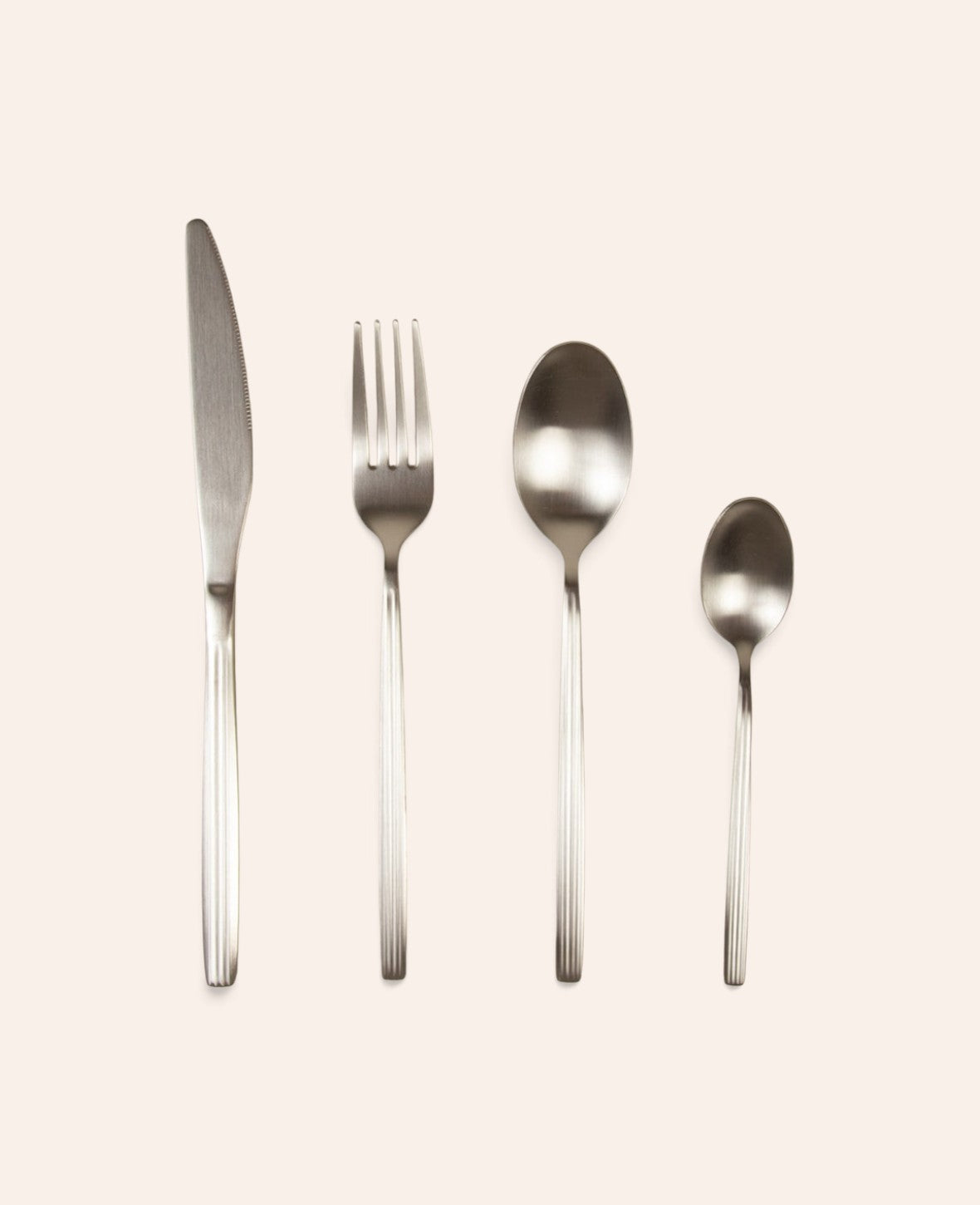 Esmée 16-teiliges Besteckset aus mattem Edelstahl in Silber mit elegantem Streifendesign auf den Griffen