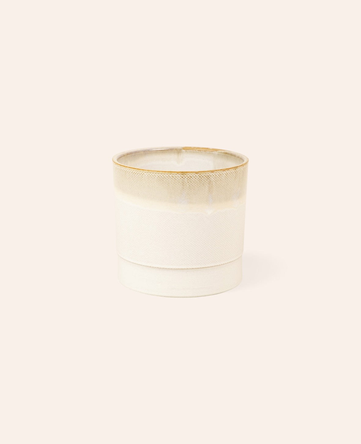 Esmée Blumentopf aus Terrakotta in Creme mit reaktiver Glasur und strukturierter Oberfläche, 22 cm Durchmesser