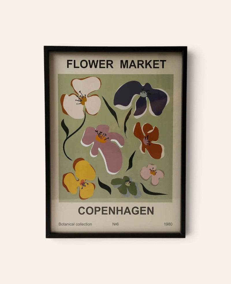 Esmée gerahmtes Poster Flowermarket Copenhagen mit floraler Illustration in Grün und bunten Farben