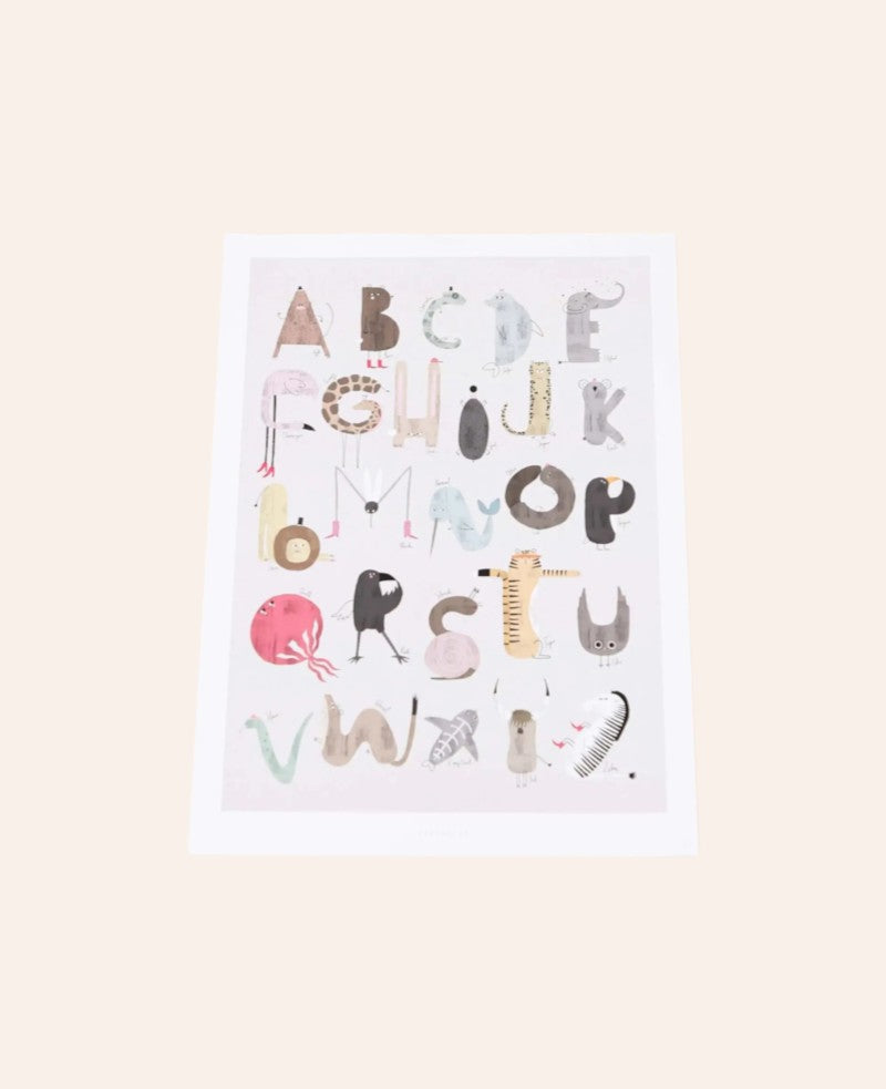 Esmée Kinder Poster im A3 Format mit buntem ABC Alphabet Design und niedlichen Tierillustrationen für das Kinderzimmer