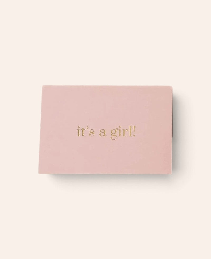 Esmée rosa Klappkarte zur Geburt eines Mädchens mit goldener Schrift It's a girl auf mattem Naturpapier