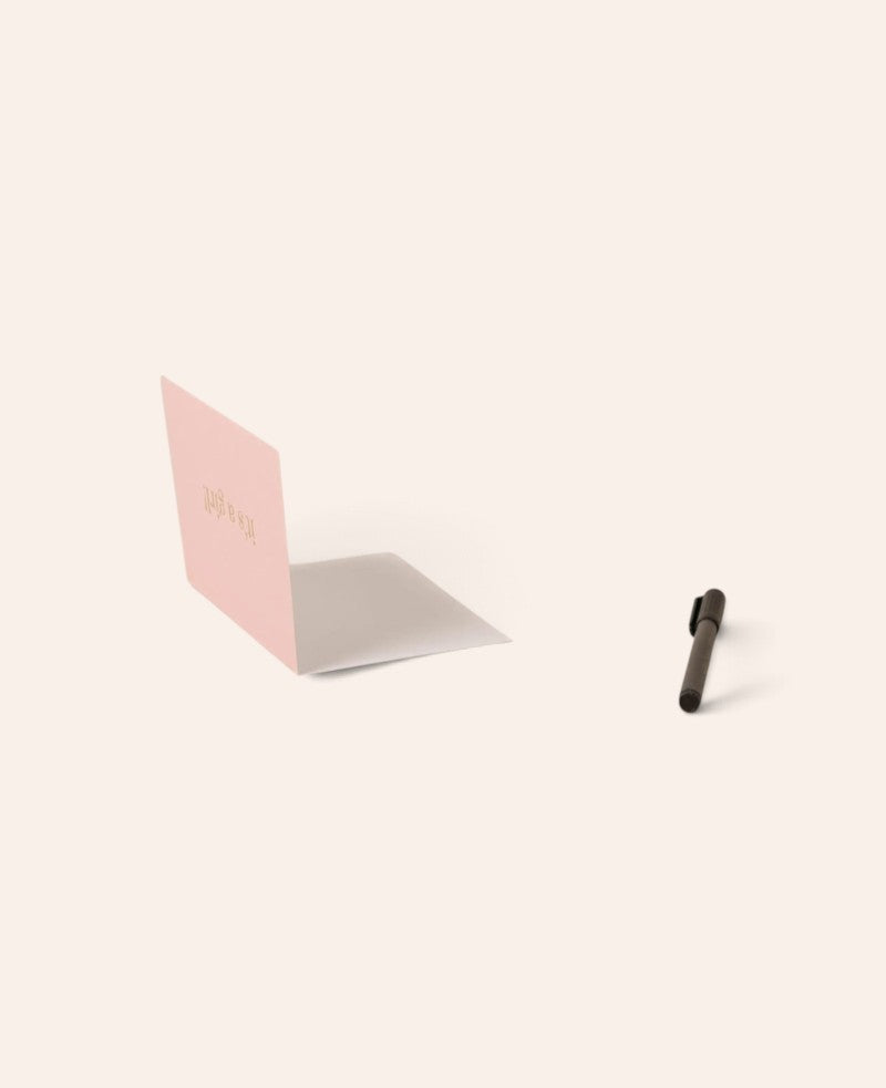 Esmée rosa Klappkarte zur Geburt eines Mädchens mit goldenem Schriftzug it's a girl auf hochwertigem Naturpapier