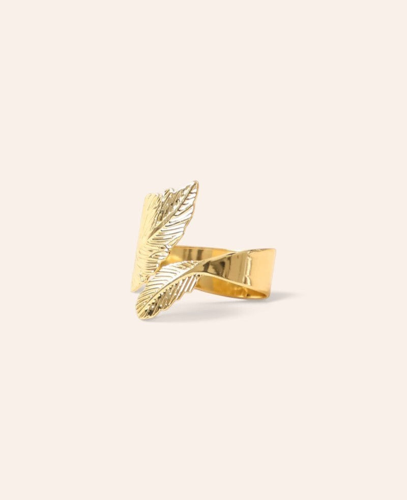 Esmée Serviettenring in glänzendem Gold mit elegantem Feder-Design aus leichtem Aluminium für festliche Tischdeko
