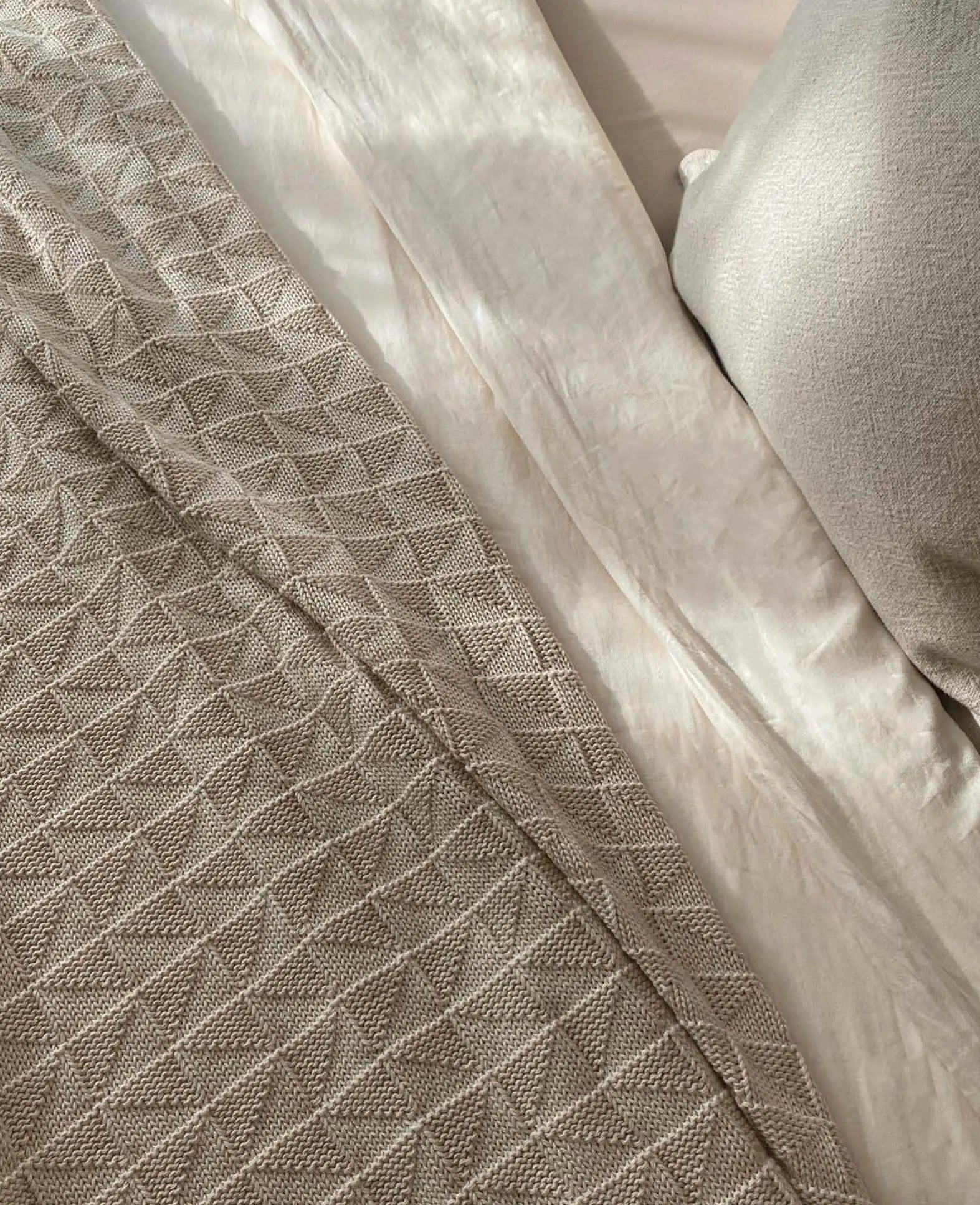 "Thia Oatmeal" Bettbezug / Duvetbezug aus Cremefarbenem Bio Baumwoll-Satin, 240 x 240 cm