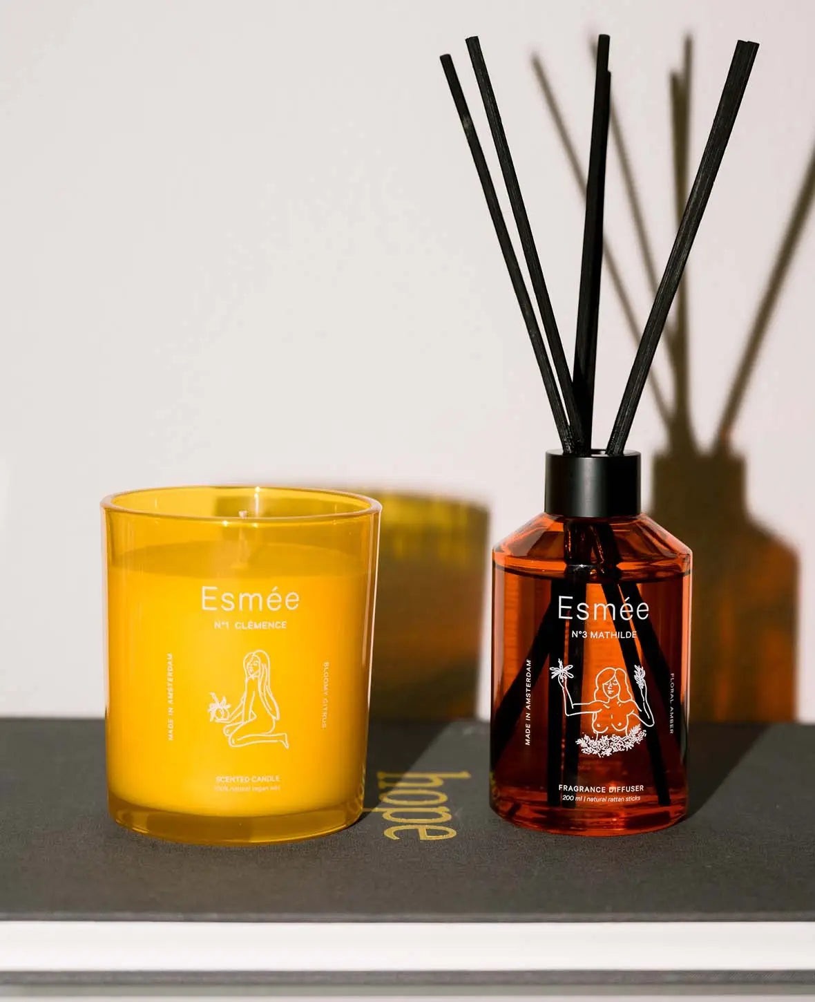 Esmée Premium Scents - N°1 Clémence, Duftkerze mit Duftnote "Bloomy Citrus", 280 g, Gelb
