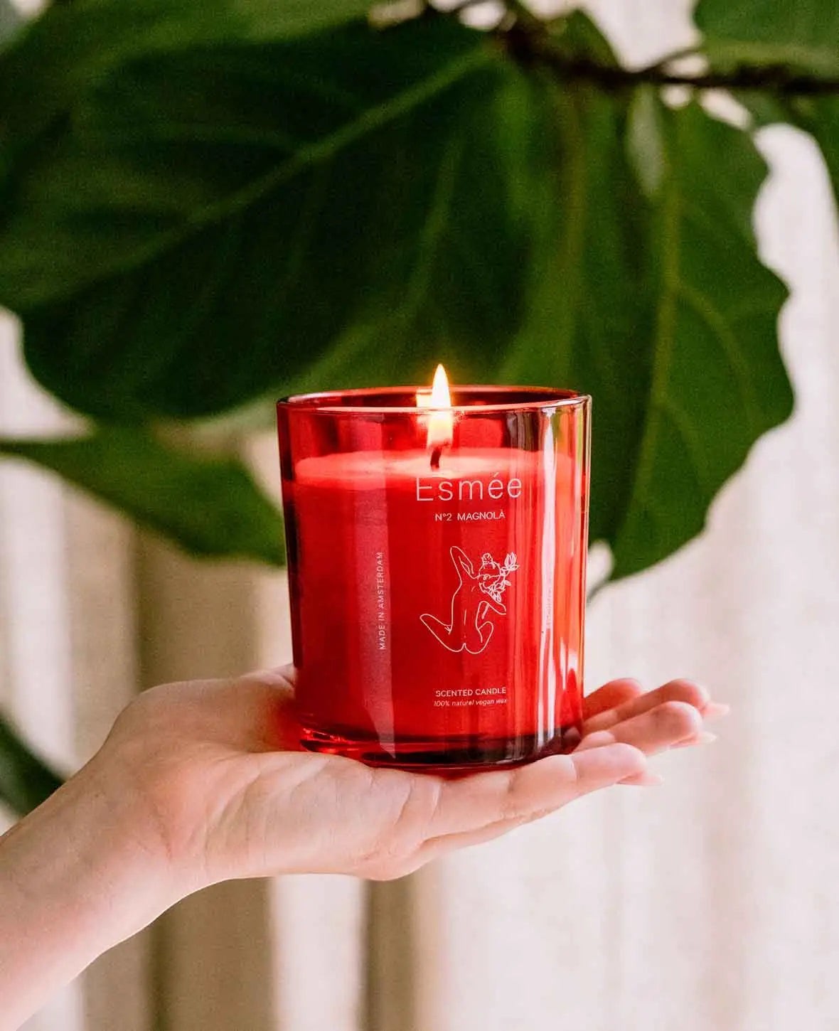 Esmée Premium Scents - N°2 Magnolà, Duftkerze mit Duftnote "Soft Blossoms", 280 g, Rot