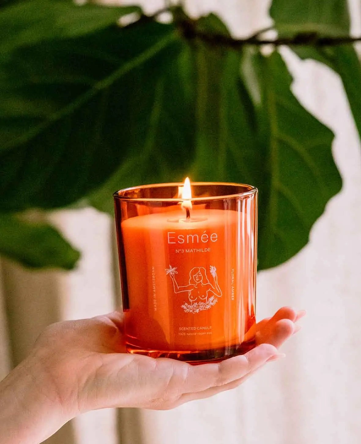 Esmée Premium Scents – N°3 Mathilde, Duftkerze mit Duftnote “Floral Amber”, 280 g, Orange