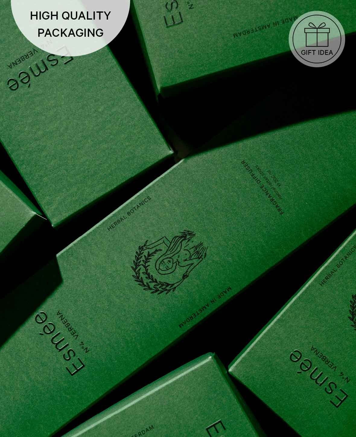 Esmée Premium Scents - N°4 Verbena, Duftkerze mit Duftnote "Herbal Botanics", 280 g, Grün