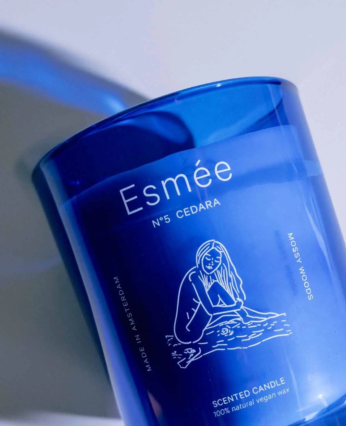 Esmée Premium Scents - N°5 Cedara, Duftkerze mit Duftnote "Mossy Woods", 280 g, Blau