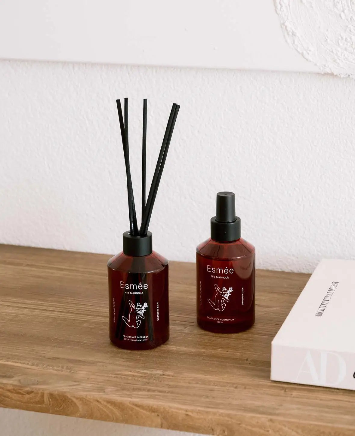 Esmée Premium Scents - N°2 Magnolà, Raumspray mit Duftnote "Soft Blossoms", 200 ml, Rot