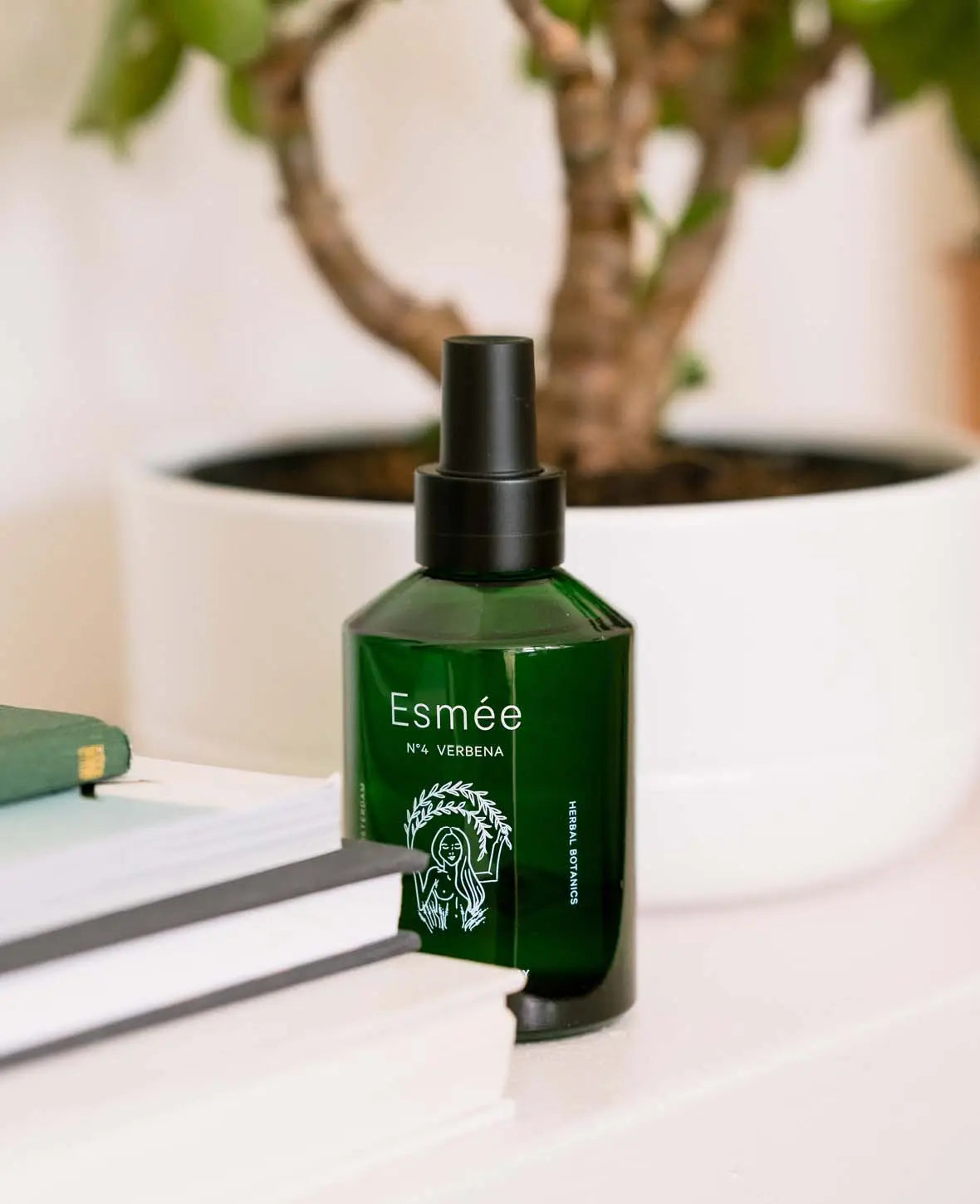 Esmée Premium Scents - N°4 Verbena, Raumspray mit Duftnote "Herbal Botanics", 200 ml, Grün