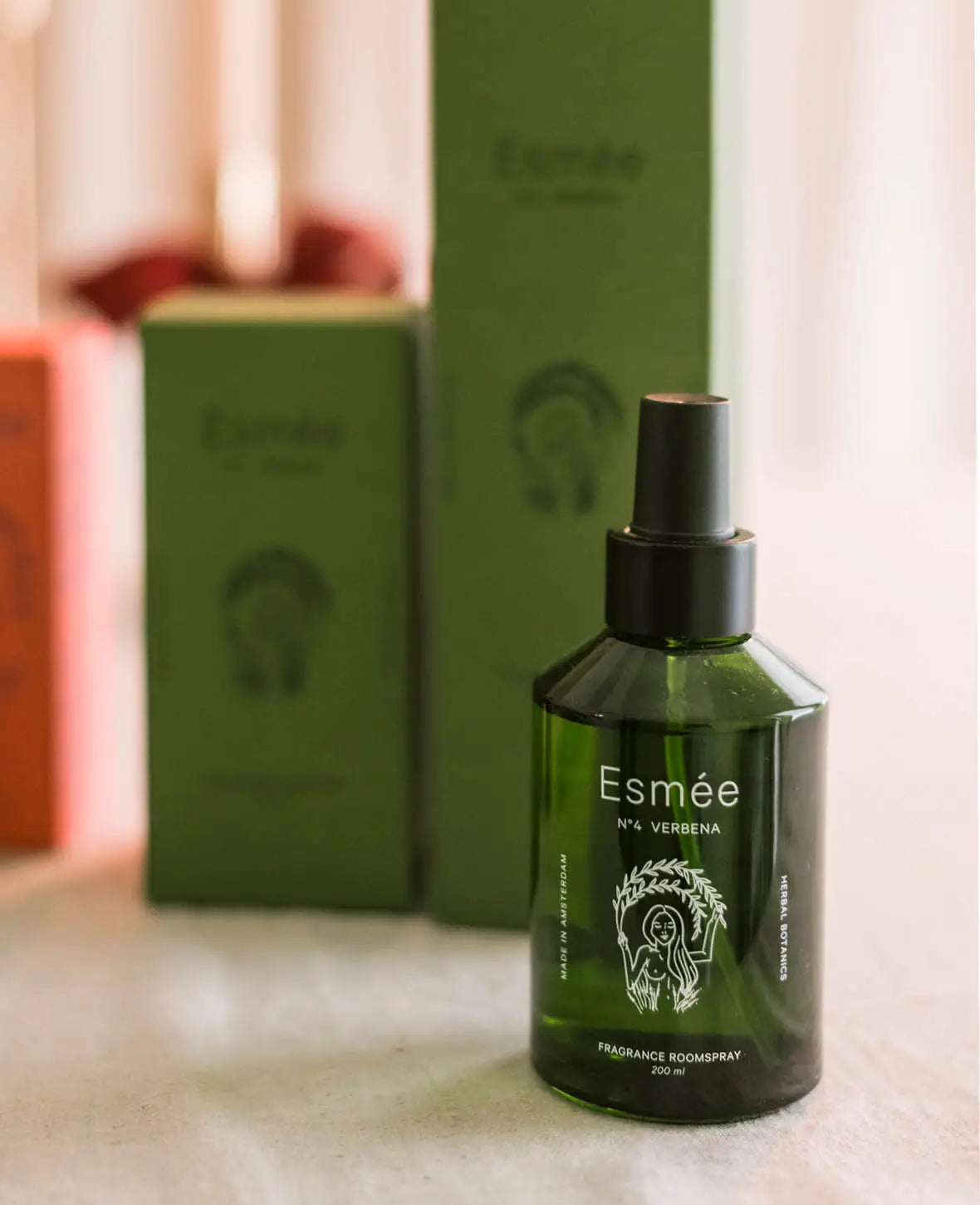 Esmée Premium Scents - N°4 Verbena, Raumspray mit Duftnote "Herbal Botanics", 200 ml, Grün