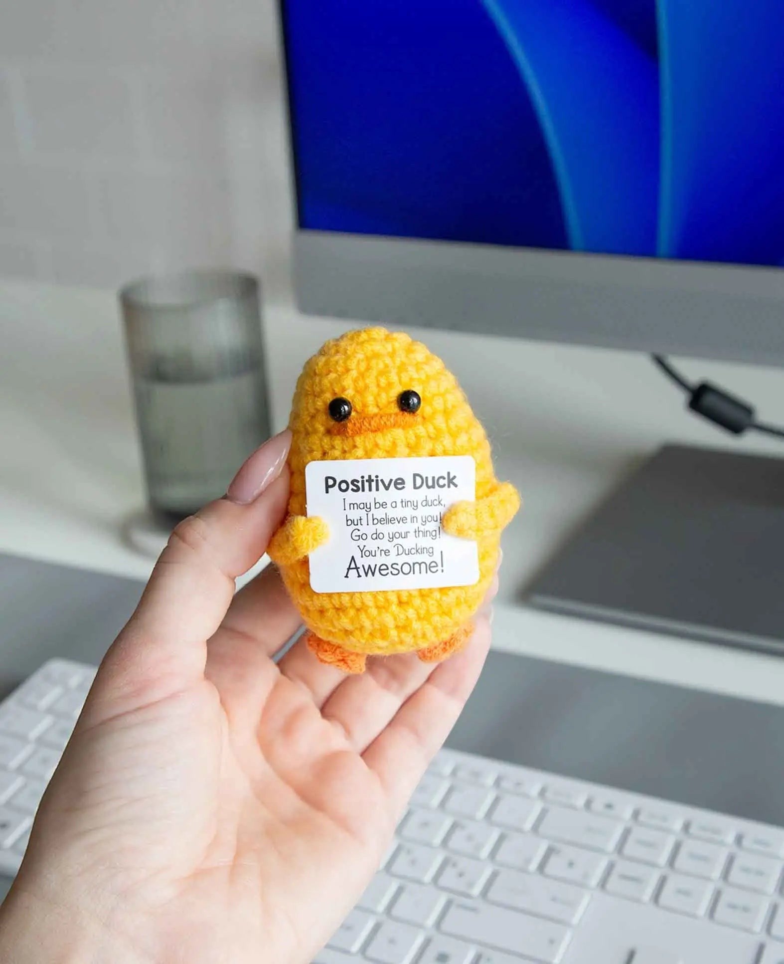 Positive Duck, Gehäkeltes Mini Plüschtier / Glücksbringer, Gelb, ca. 7.5 x 5 cm