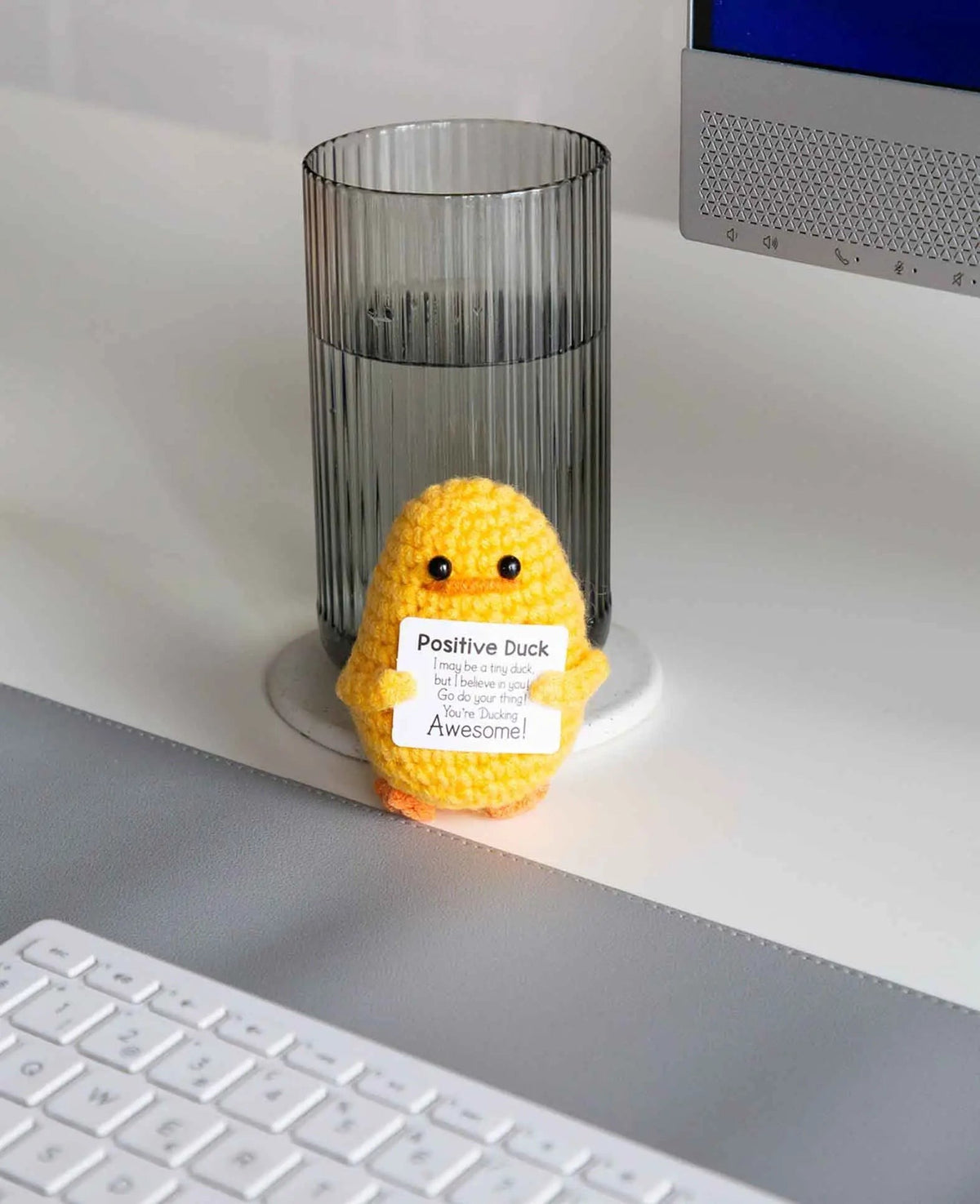 Positive Duck, Gehäkeltes Mini Plüschtier / Glücksbringer, Gelb, ca. 7.5 x 5 cm