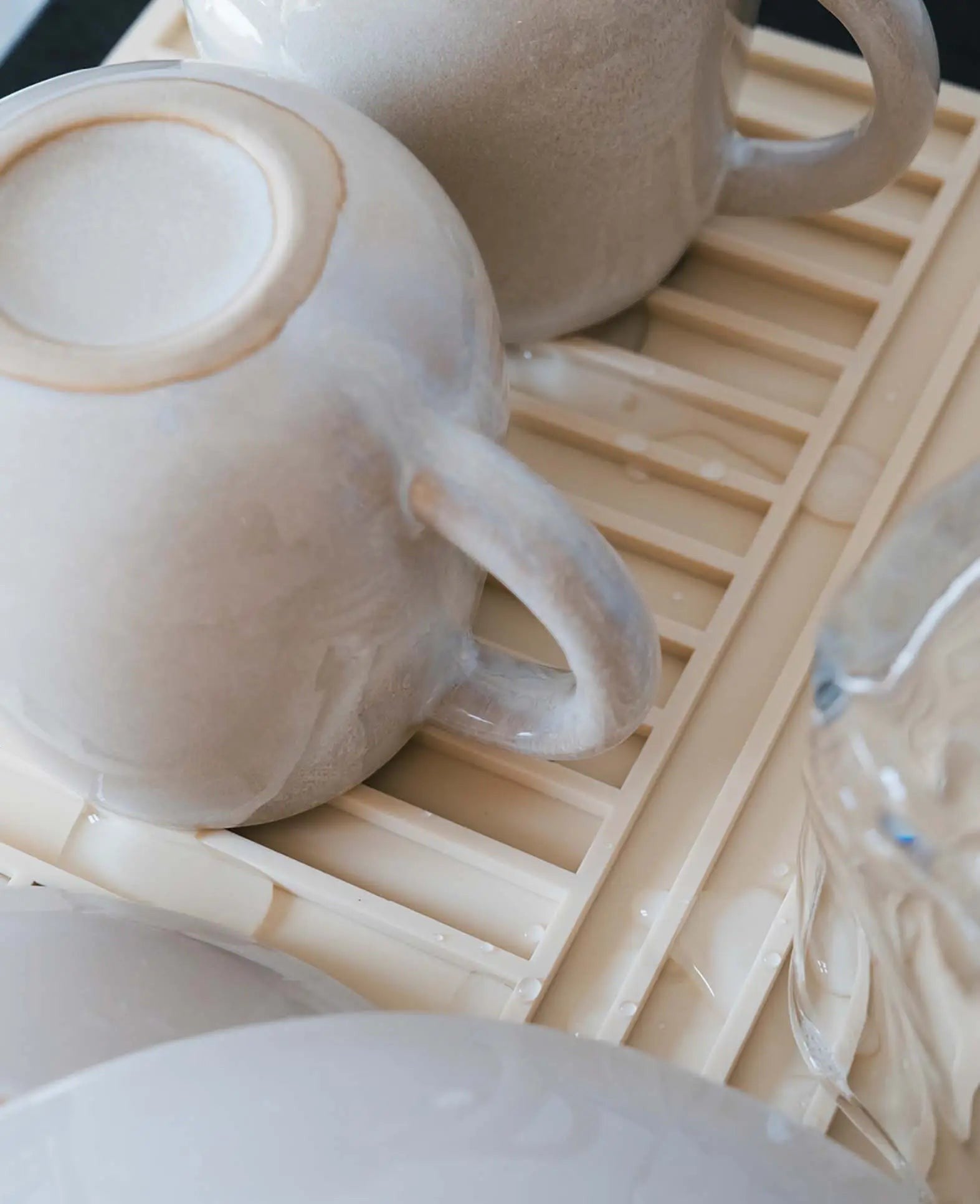 Rutschfeste Abtropfmatte aus Silikon, Beige