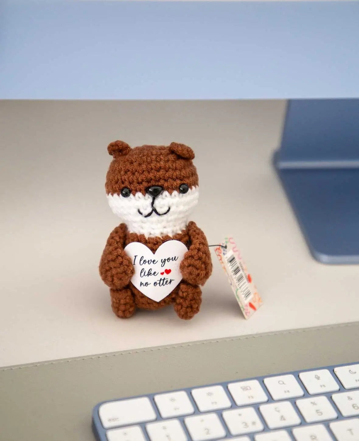 Positive Otter "I love you like no otter", Gehäkeltes Mini Plüschtier / Glücksbringer, Braun, ca. 10 x 6.5 cm