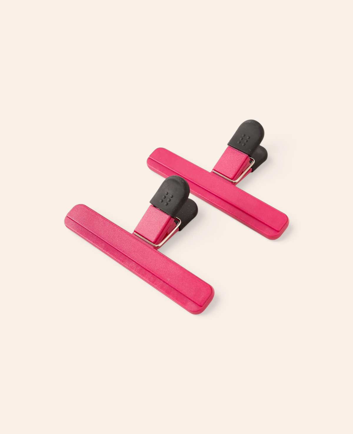 Esmée Set aus zwei 15 cm langen, pinken Tütenclips mit rutschfesten schwarzen Griffflächen für Lebensmittelbeutel