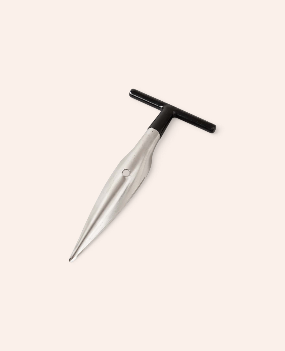 Esmée Kokosnussöffner aus robustem Edelstahl mit ergonomischem schwarzem T-Griff zum einfachen Öffnen junger Kokosnüsse