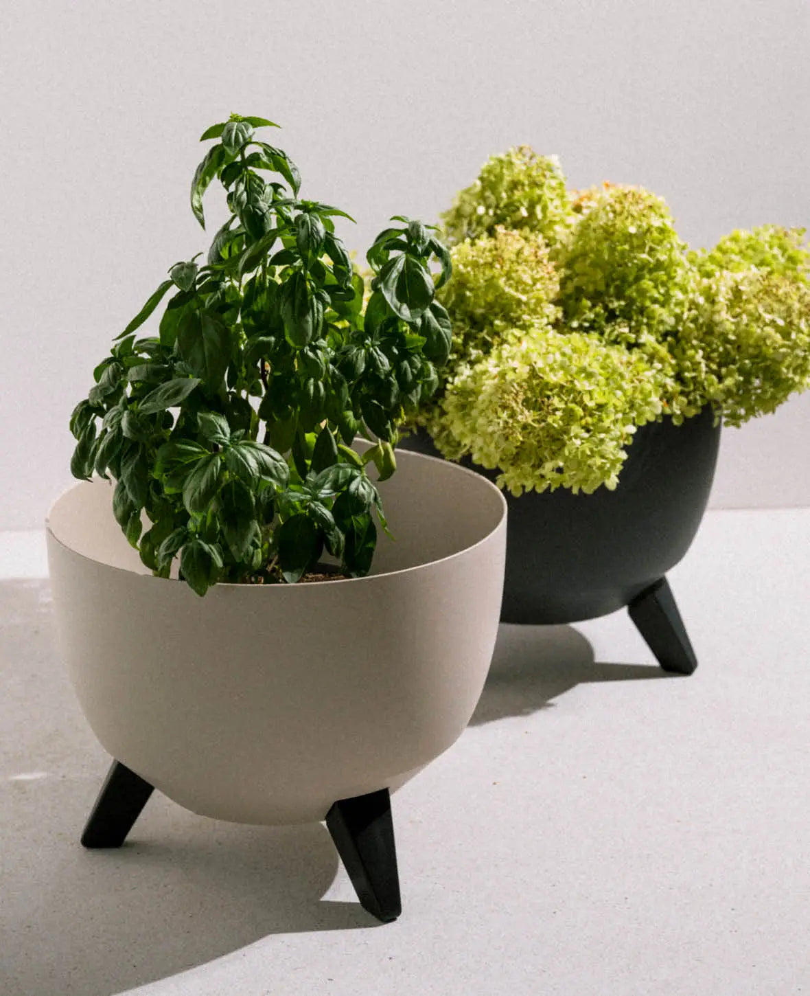 Blumentopf Doppio auf Füssen, Beige, Ø 29 cm