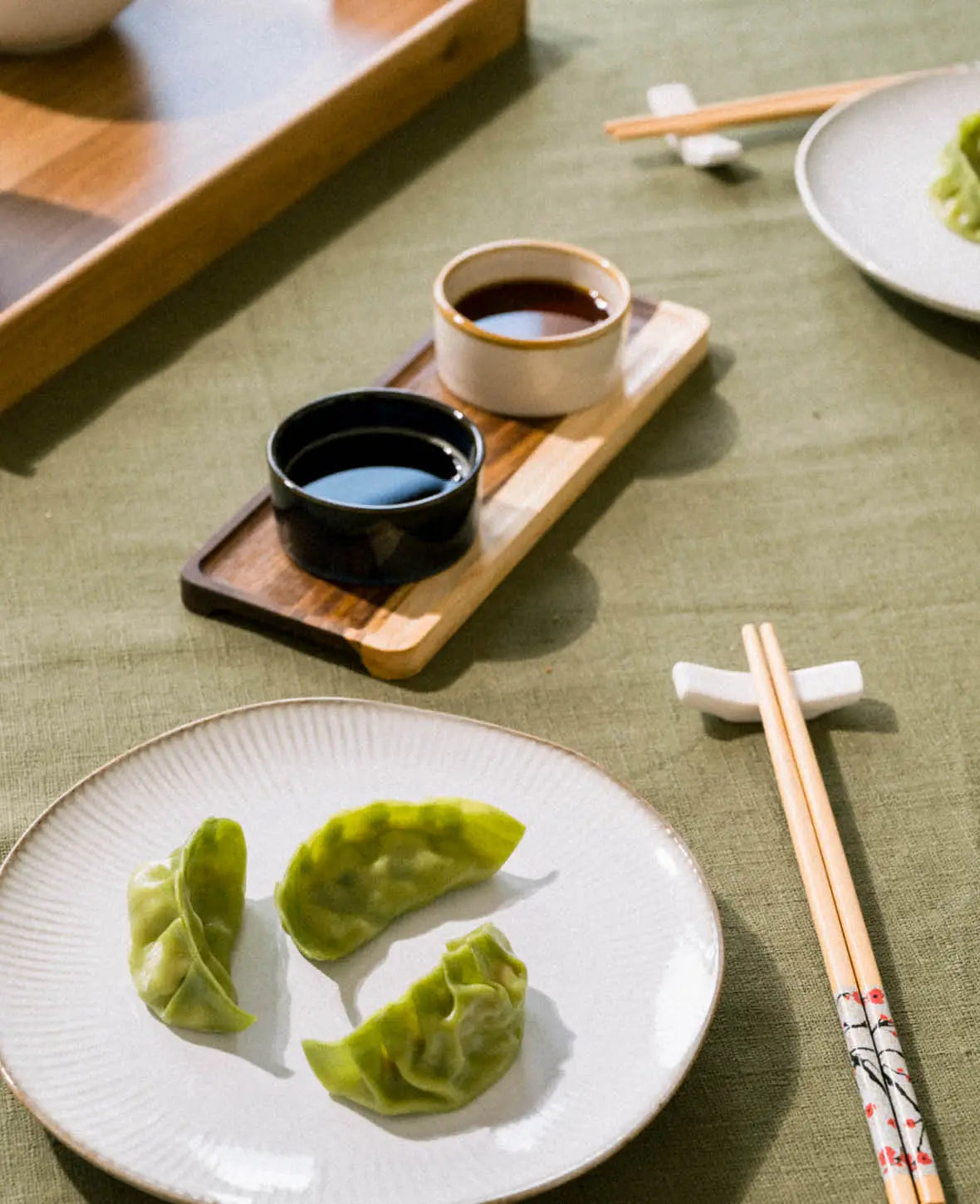Service à sushi, plateau de service, bols en porcelaine et baguettes, 9 pièces.