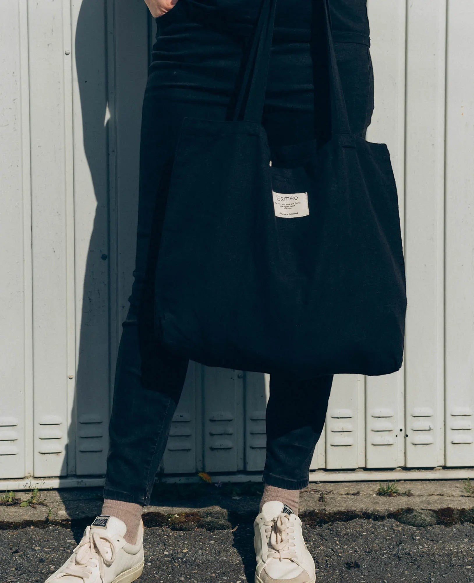 Totebag "Lora" aus schwarzem Baumwoll-Leinenmix, 47 cm x 40 cm