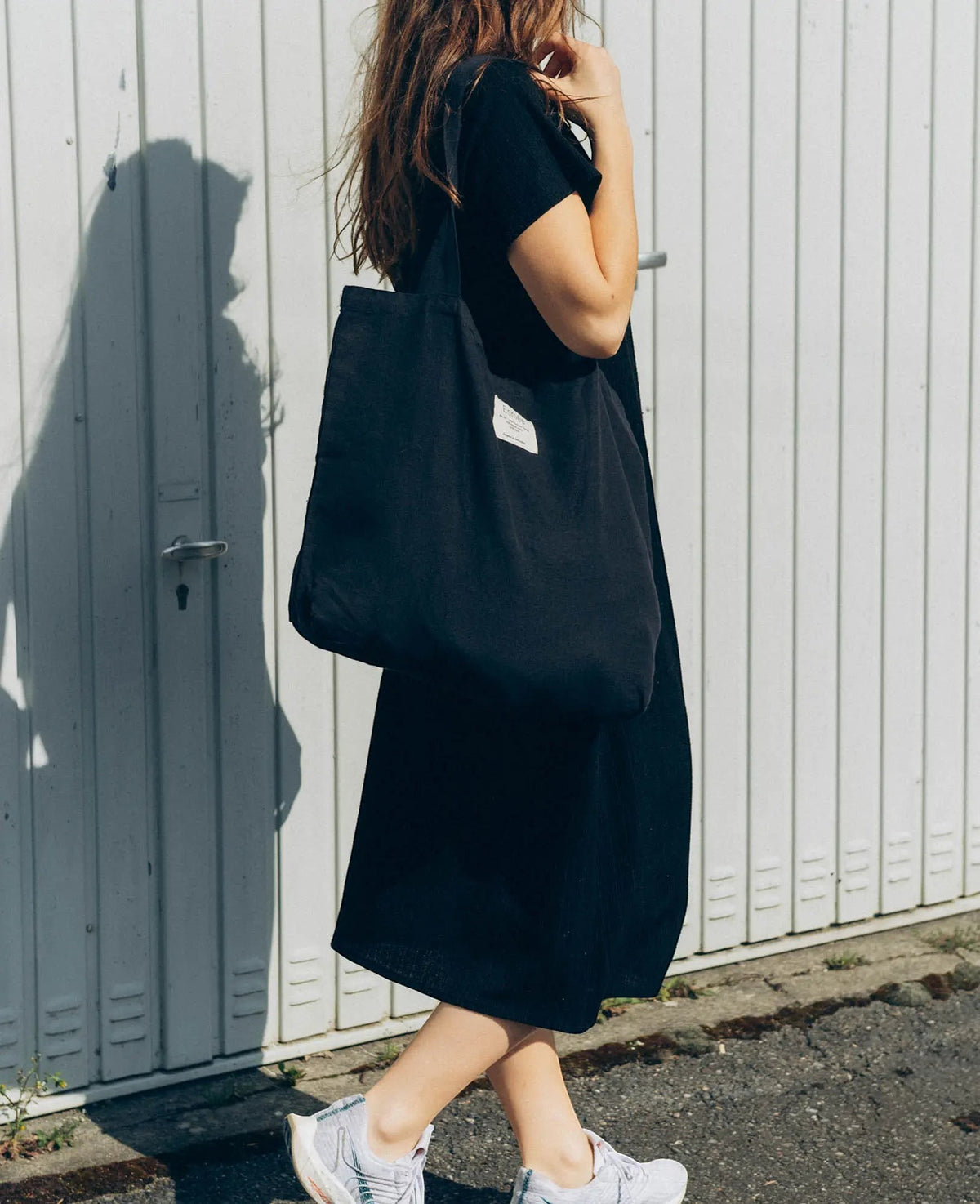 Totebag "Lora" aus schwarzem Baumwoll-Leinenmix, 47 cm x 40 cm