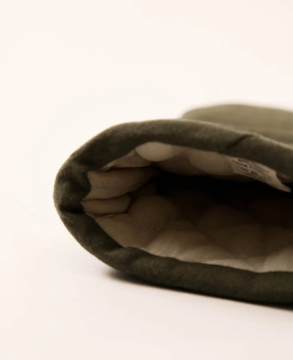 Ofenhandschuh "Nura" aus olivgrünem Baumwoll-Leinenmix, 17 cm x 32 cm