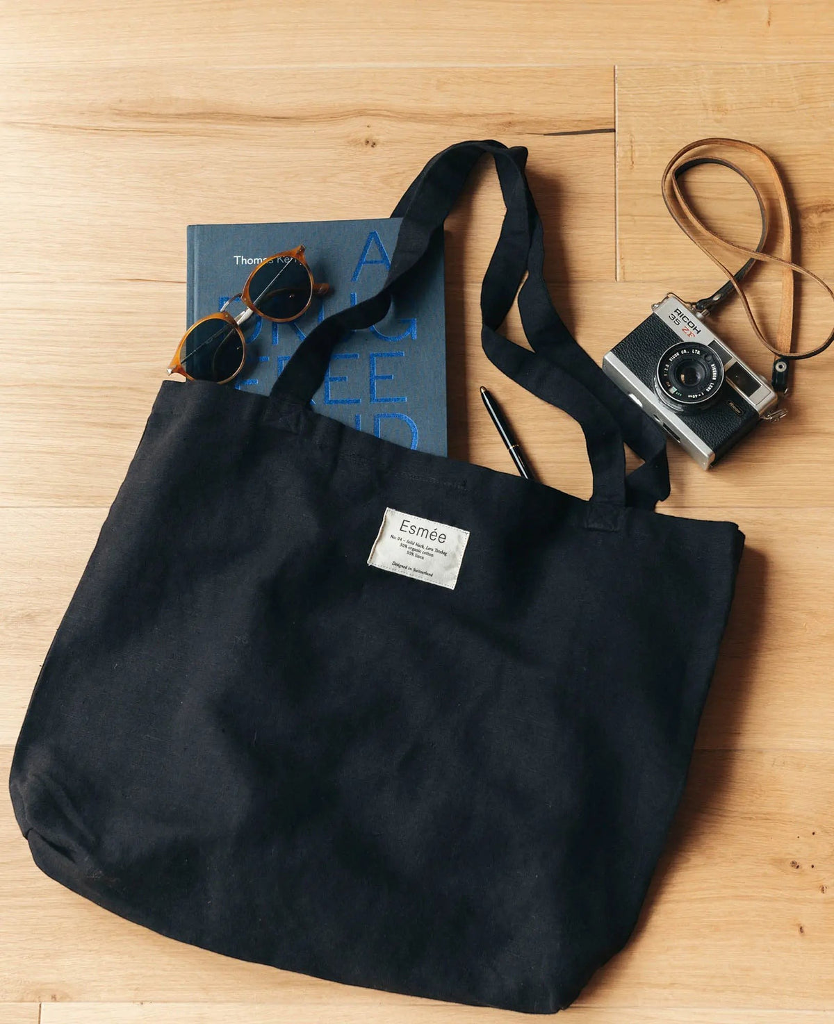 Totebag "Lora" aus schwarzem Baumwoll-Leinenmix, 47 cm x 40 cm