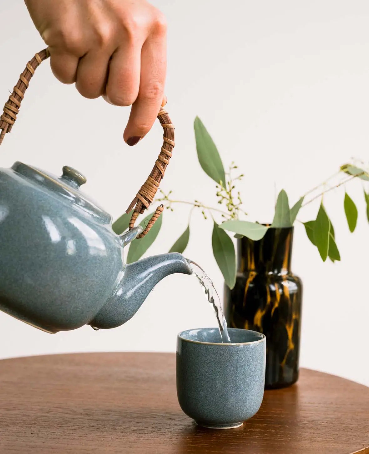 Blau-grau glasiertes, japanisches Keramik Teeset mit Krug und 4 Tassen "Kaori" 7 dl / 100 ml