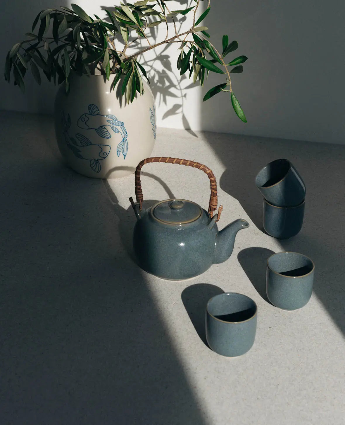 Blau-grau glasiertes, japanisches Keramik Teeset mit Krug und 4 Tassen "Kaori" 7 dl / 100 ml