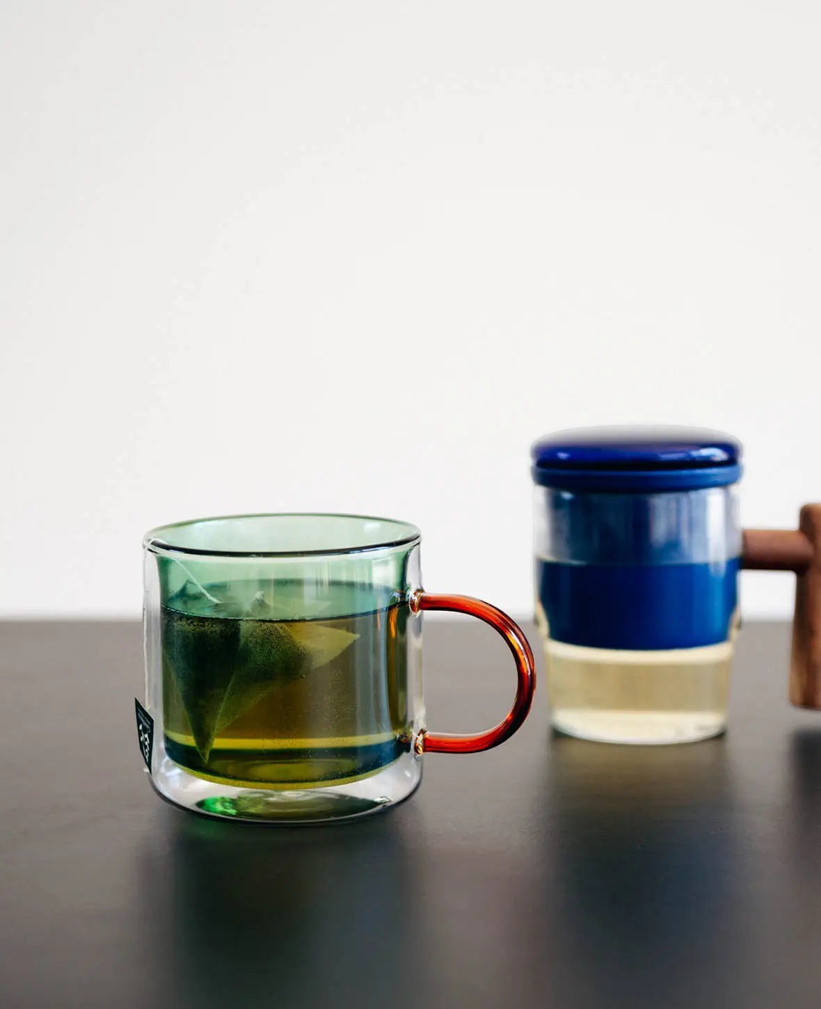 Doppelwandiges Teeglas / Tasse "Lenn", mit Griff, in salbeigrün, 390ml