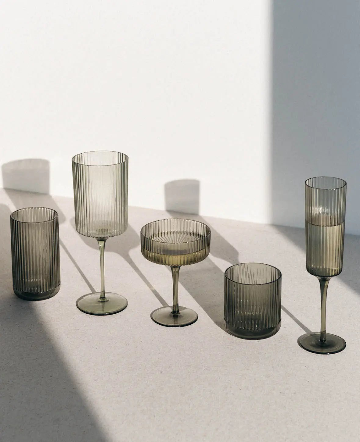 4er Set Trinkgläser "Oskar", aus grauem Glas mit Rillenstruktur, Ø 7.4 cm, 450 ml