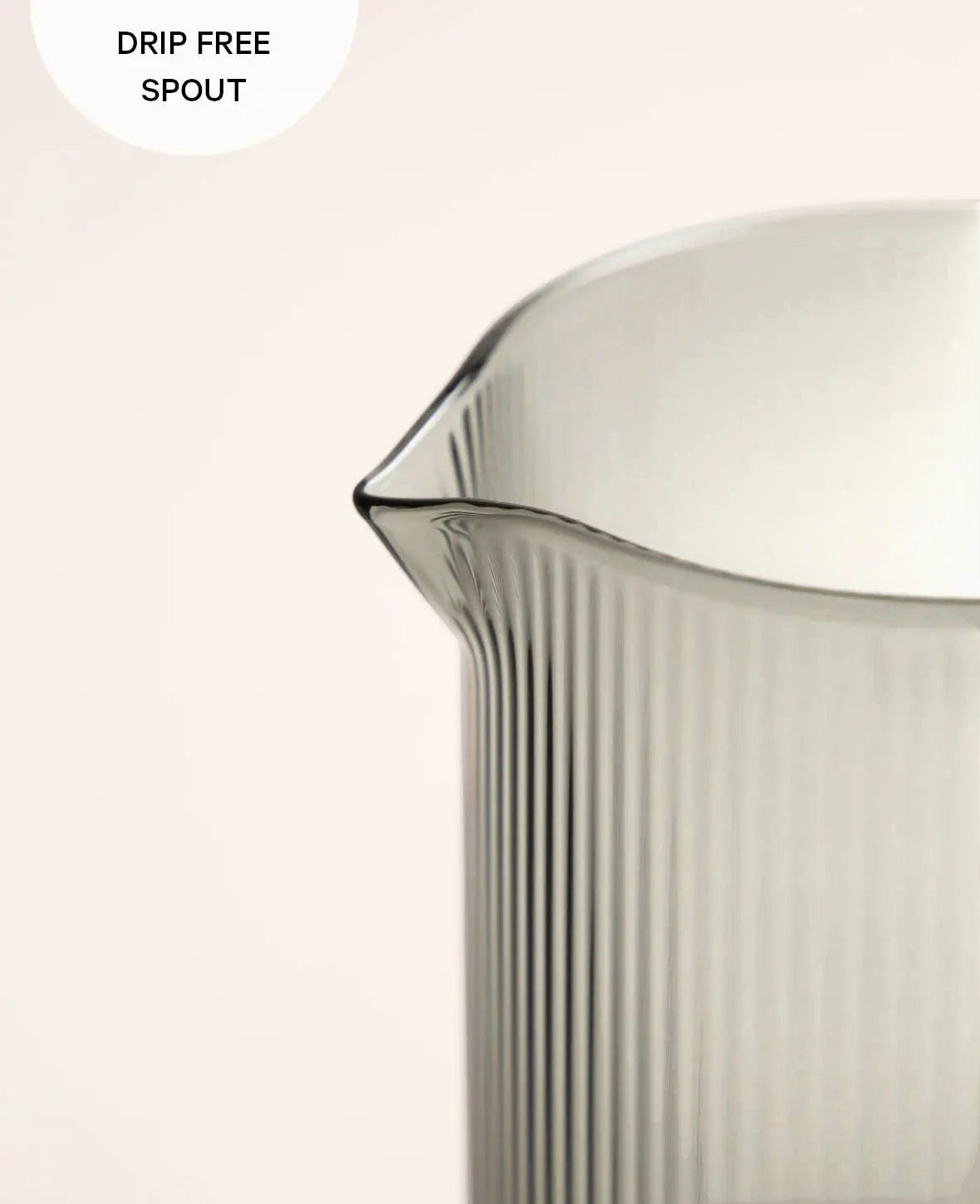 Krug "Oskar" aus grauem Glas mit Rillenstruktur, 1.6 L