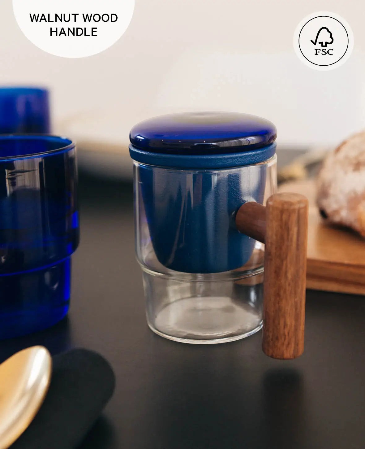 Teeglas / Tasse "Miro" mit blauem Teesieb und edlem Griff aus Walnussholz, 350ml