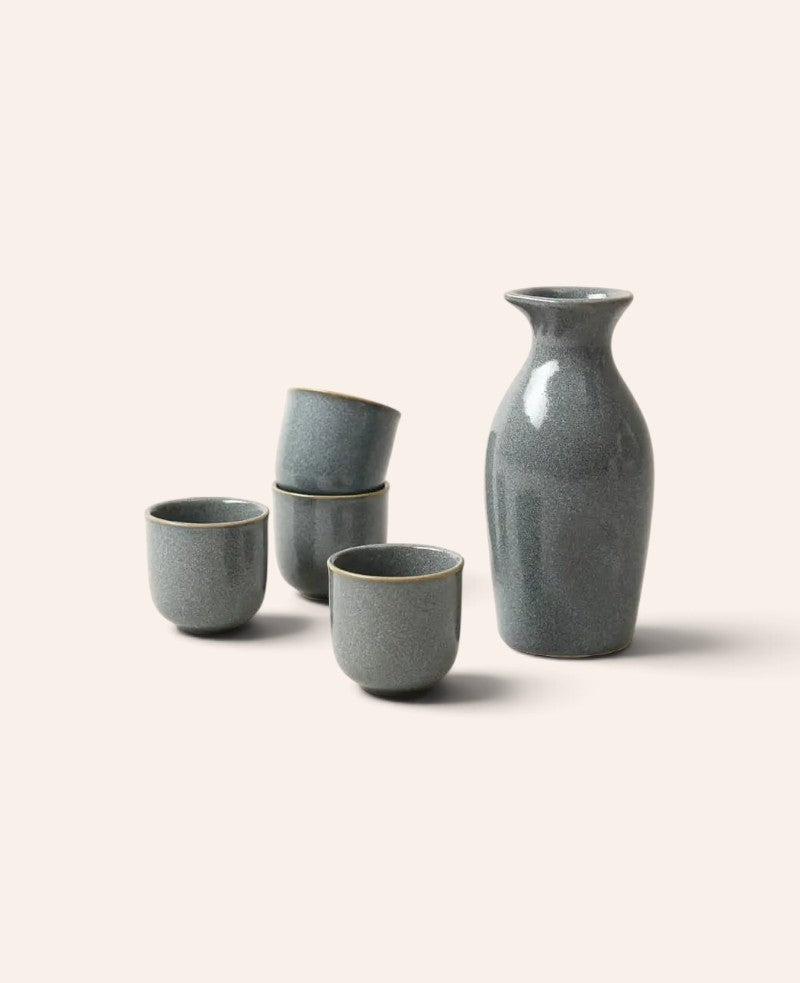 Blau-grau glasiertes Keramik Sake Set "Tsuki" mit Krug und 4 Bechern 3 dl / 50 ml