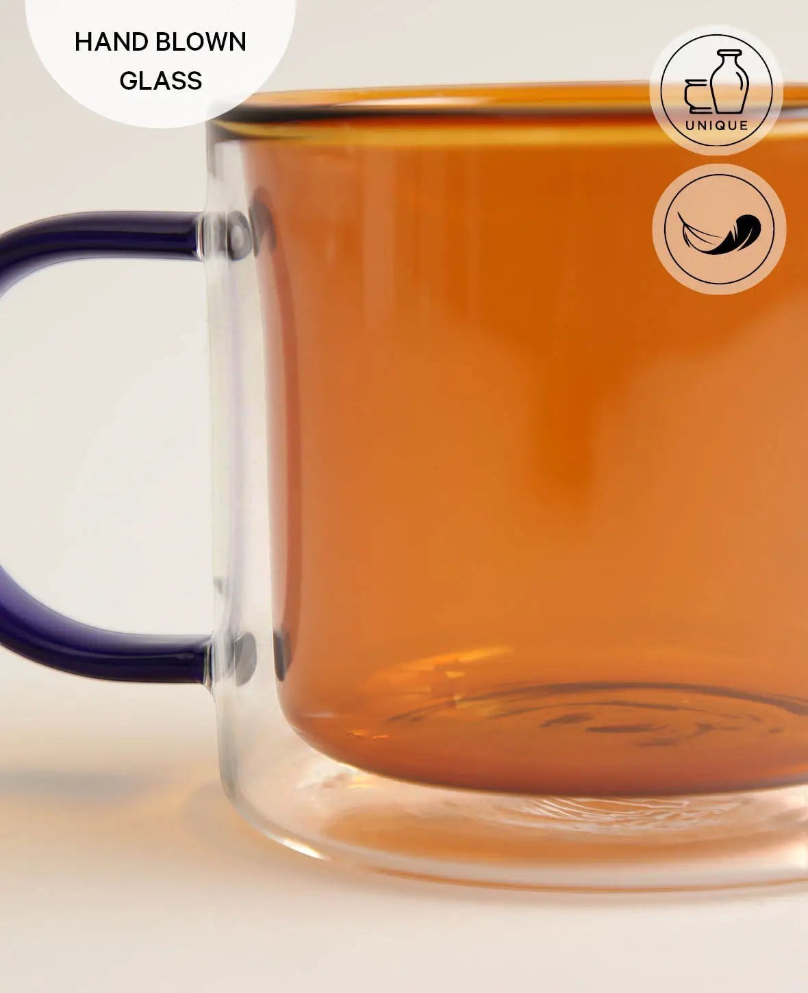 Doppelwandiges Teeglas / Tasse "Lenn", mit blauem Griff, in bernsteinfarben/amber, 250ml