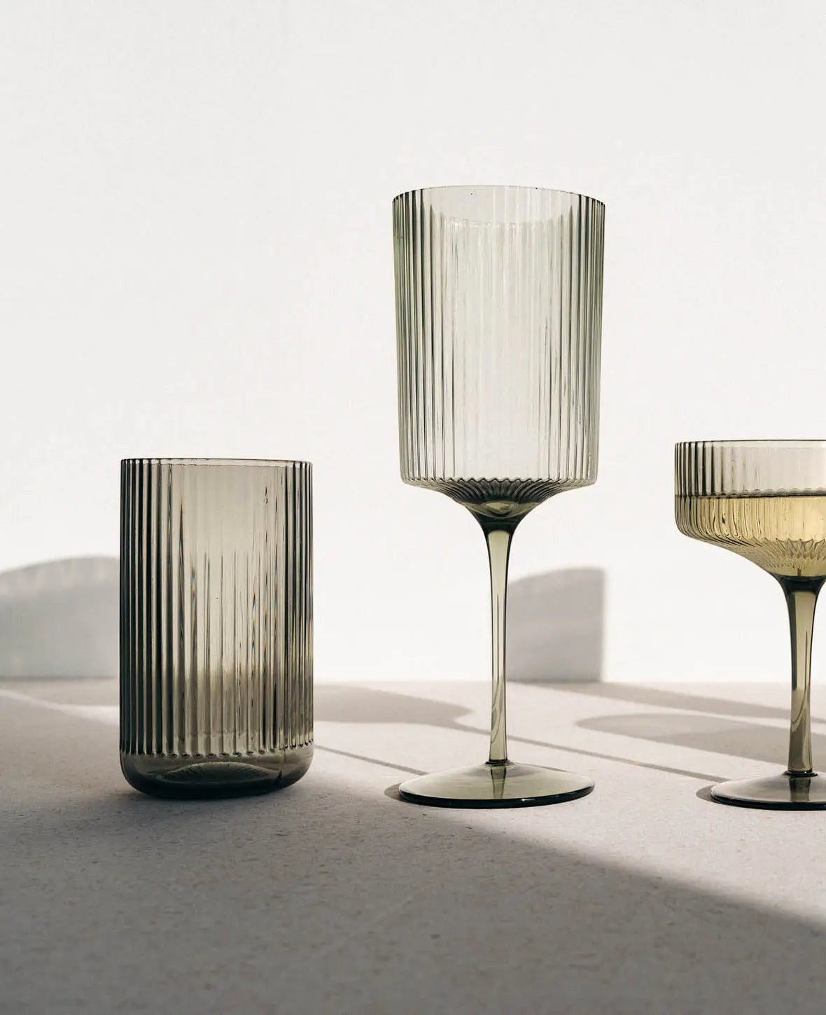 4er Set Trinkgläser "Oskar", aus grauem Glas mit Rillenstruktur, Ø 7.4 cm, 450 ml