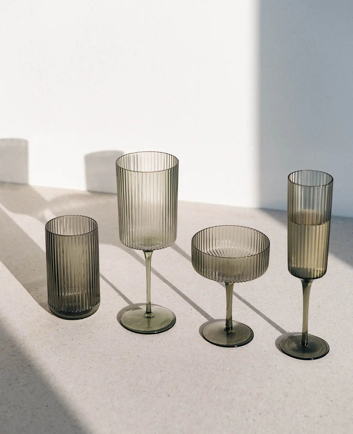 2er Set Champagner / Martini Gläser "Oskar", aus grauem Glas mit Rillenstruktur, Ø 10 cm, 270 ml