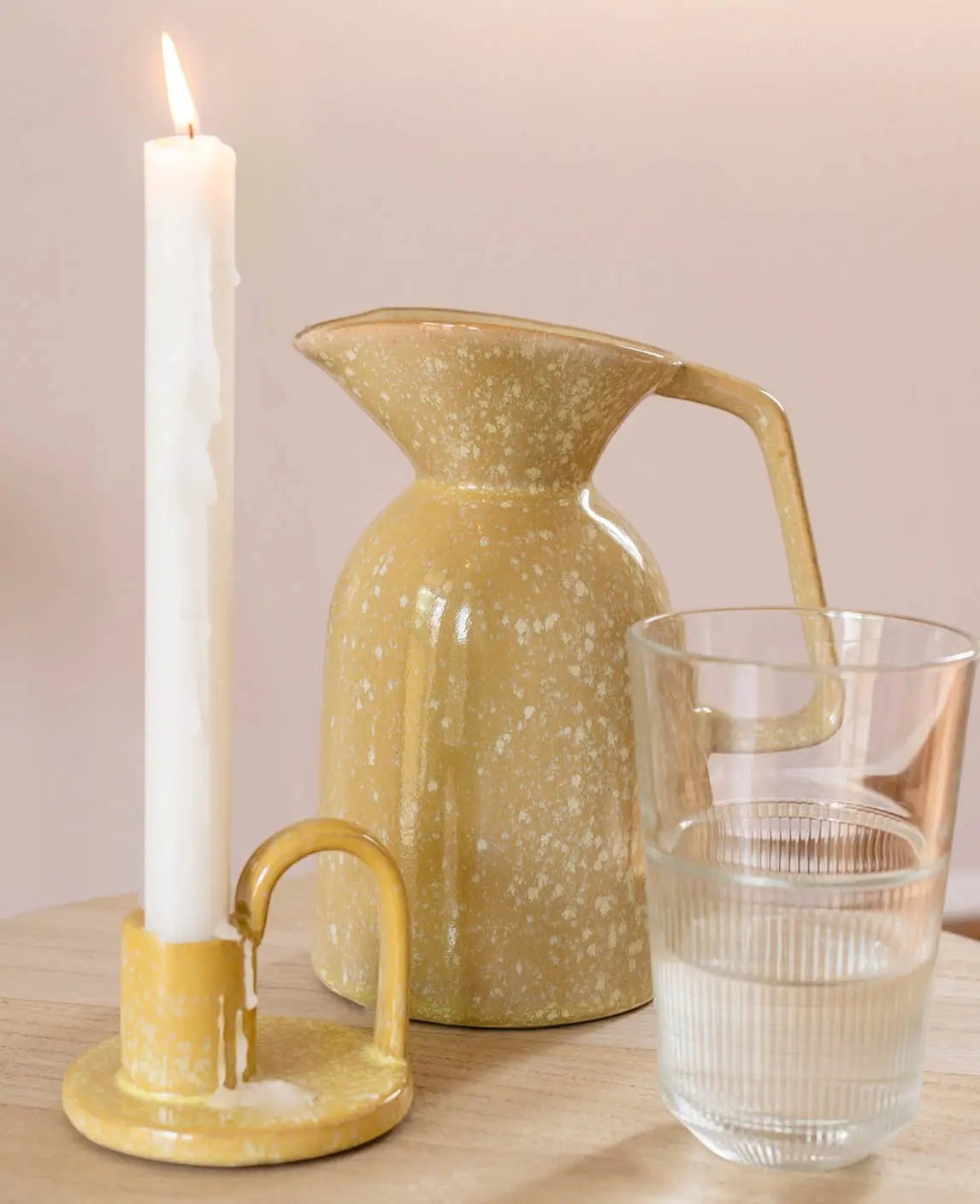 Gelber Keramik Krug / Kanne mit Griff und weissen Glasurmuster, Ø 10.5 cm x H 19 cm, 1 L