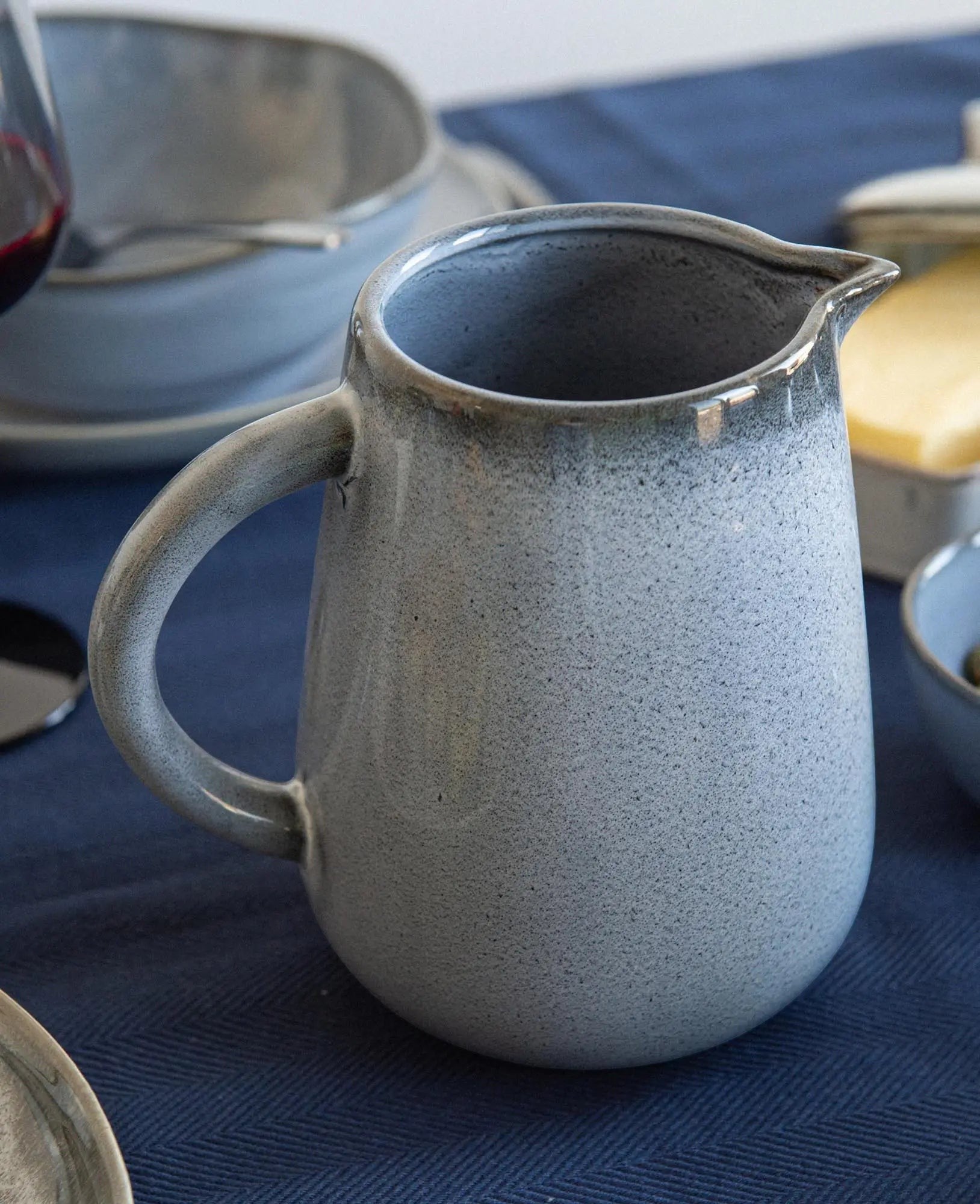 Blauer handglasierter Krug "Costal" , 1.2 Liter
