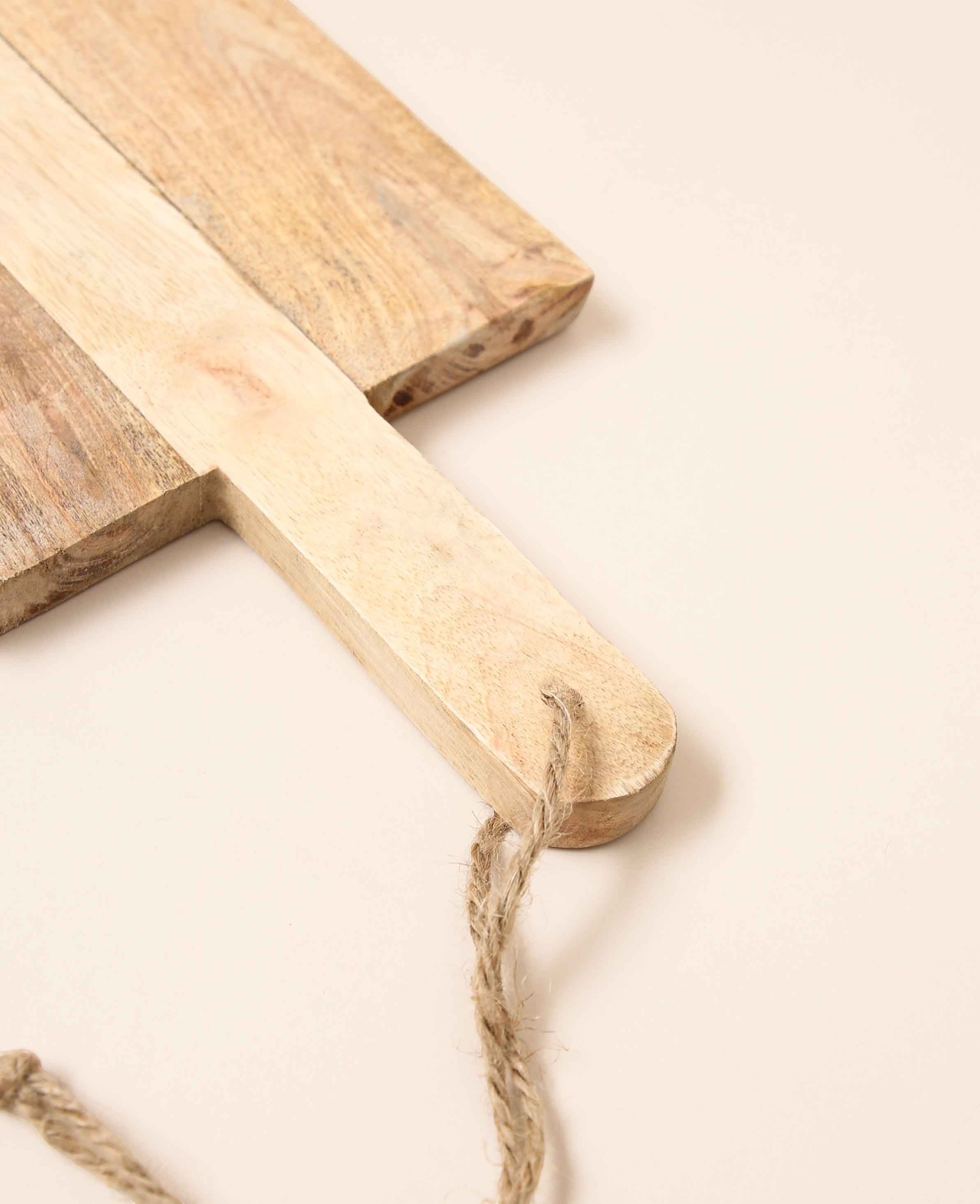 Eckiges Holzbrett mit Kordel, 16x33cm