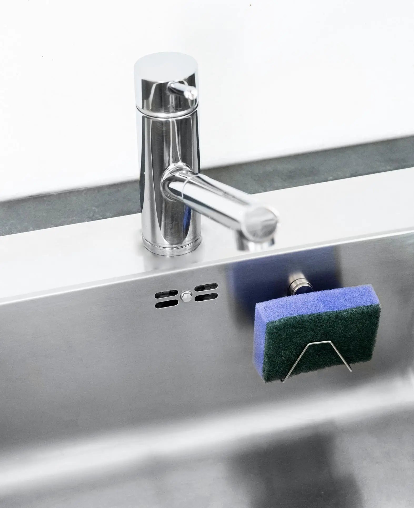 Magnetischer Schwammhalter für Spülbecken aus Edelstahl